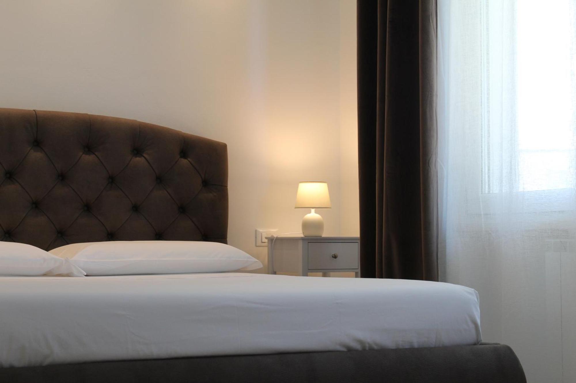 Villa Forte Salvi - Rooms Peschiera del Garda Bagian luar foto