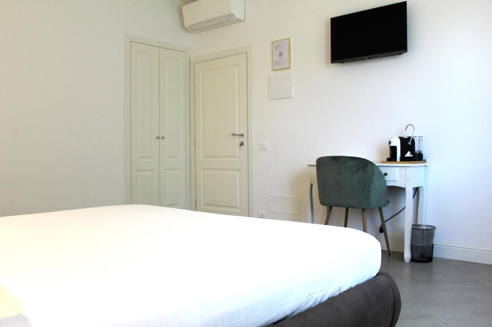Villa Forte Salvi - Rooms Peschiera del Garda Bagian luar foto