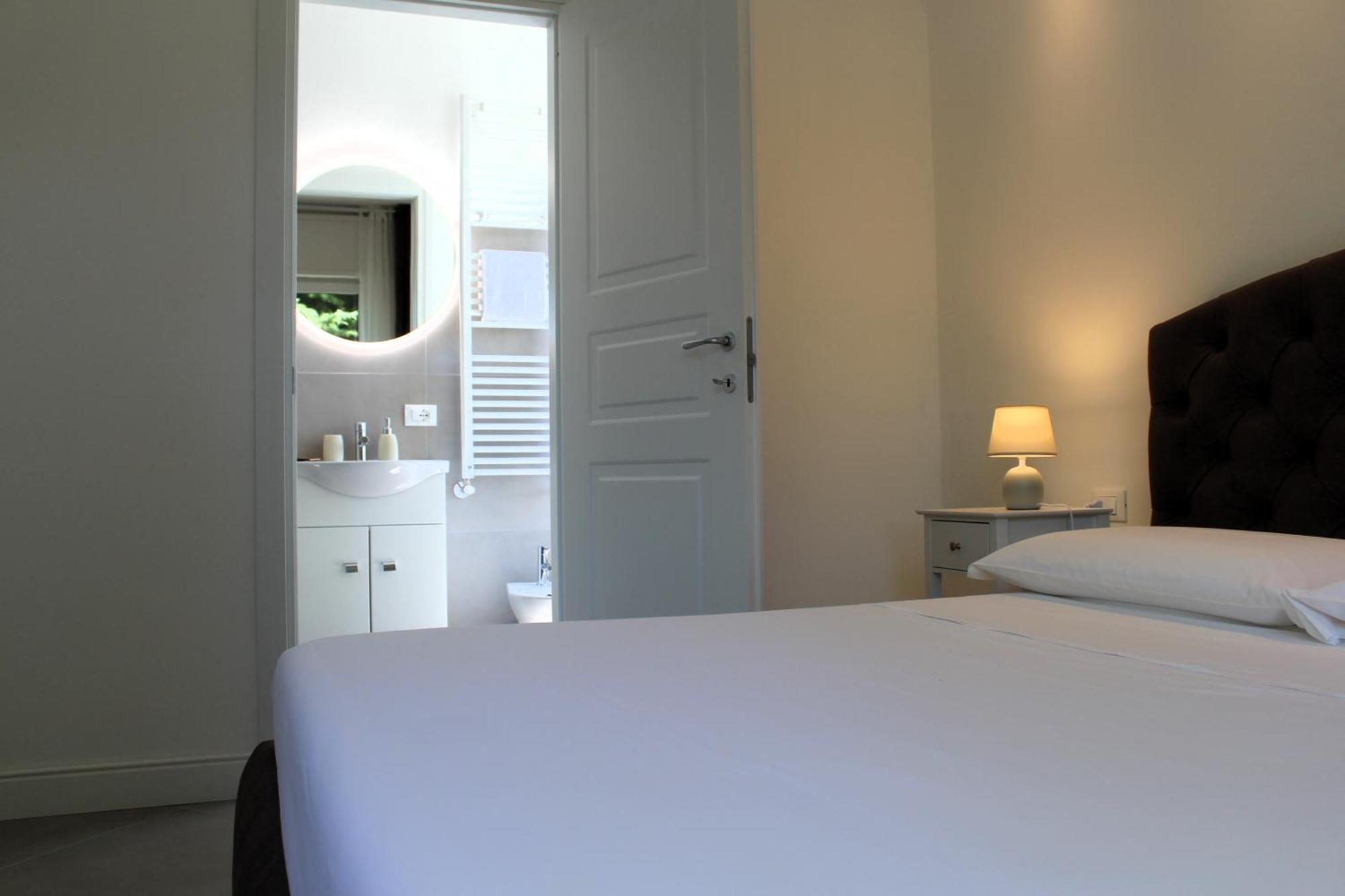 Villa Forte Salvi - Rooms Peschiera del Garda Bagian luar foto